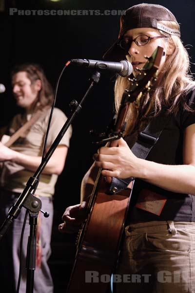 LAURA VEIRS - 2005-03-12 - PARIS - La Maroquinerie - 